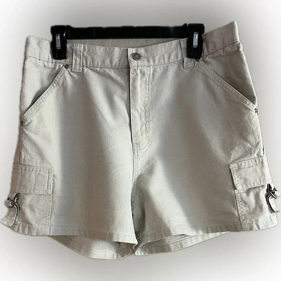 Riveted by Lee Vintage Cream High Rise Cargo Shorts, 55% Raymie 45% Cott… - Picture 1 of 7